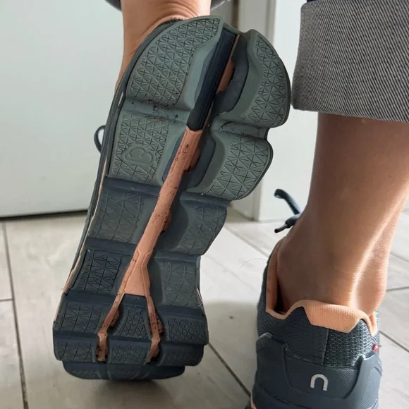 On Running Blue Athletic Shoes with Breathable Mesh and Sleek Design - Picture 6 of 8